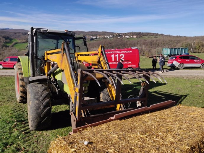 Herido en un accidente laboral con un tractor en Beunza.