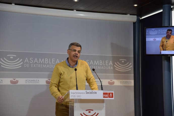 Juan Antonio González durante la rueda de prensa