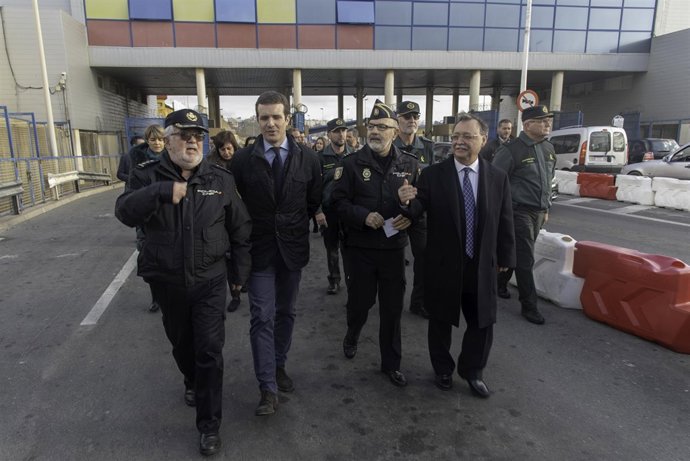 El presidente del PP, Pablo Casado,  visita la frontera del Tarajal en Ceuta