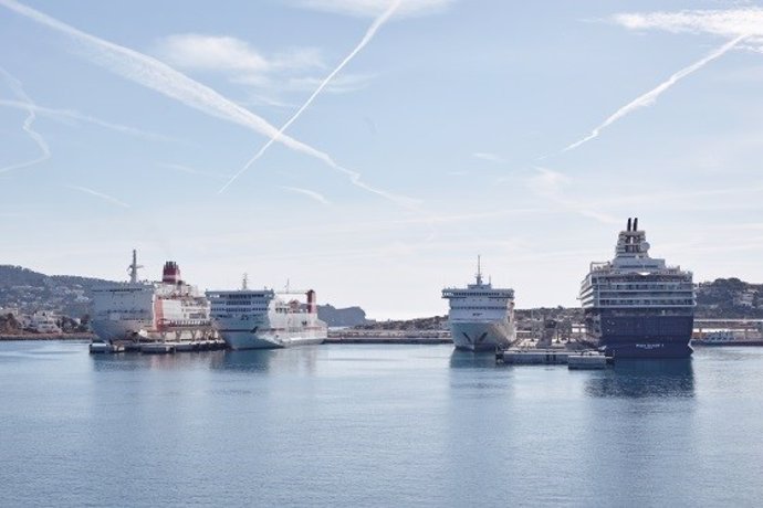 Imagen recurso del puerto de Palma con cruceros