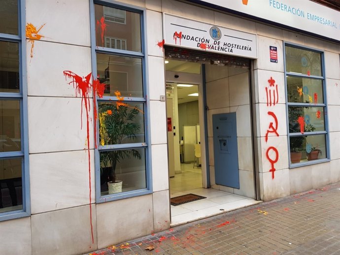 Pintadas en la sede de la FEHV en Valncia