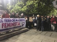 Dos centenares de personas se concentran en Santander (España) para condenar el crimen machista en Laredo
