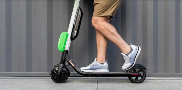 Un patinete eléctrico en imagen de archivo