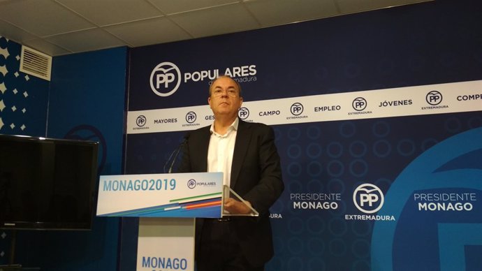 Monago en rueda de prensa este viernes en Mérida
