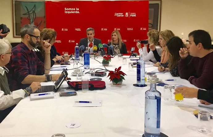 Pablo Zuloaga y Noelia Cobo en el desayuno informativo