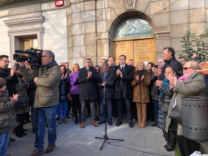 Concentración en Laredo por la joven apuñalada