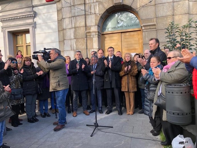 Concentración asesinato Laredo