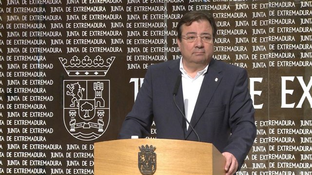 Fernández Vara, en una rueda de prensa