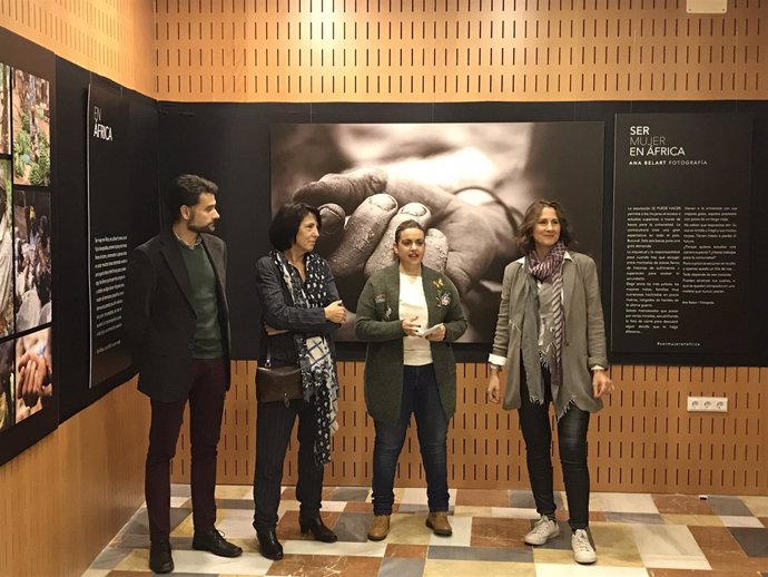 Delegada del IAM en Jaén inaugura la exposición 'Ser mujer en África'
