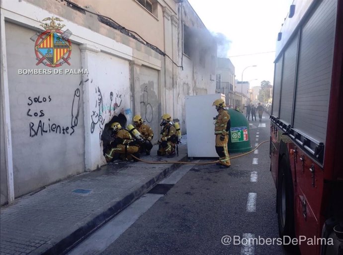 Los Bombers de Palma extinguen un incendio en Palma