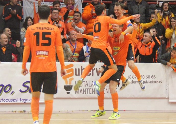 Los jugadores del Aspil Vidal Ribera Navarra celebran un gol