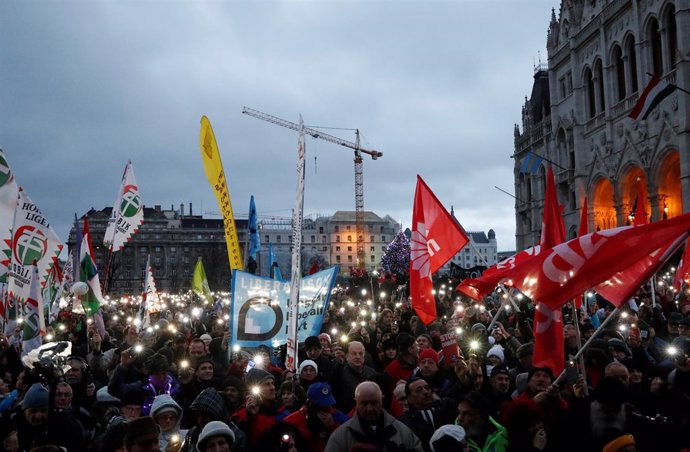 Protestas en Budapest contra la ley de horas extra