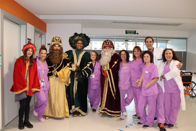 Los Reyes Magos visitan el Hospital Can Misses