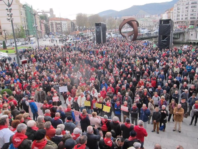 Concentración De Pensionistas En Bilbao.
