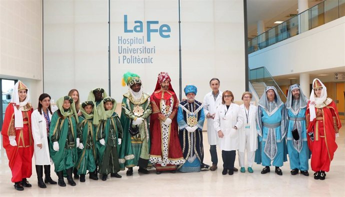 Los Reyes Magos visitan el Hospital la Fe de Valncia