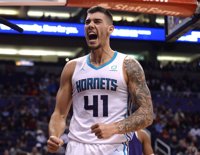 Willy Hernangómez e Ibaka brillan en los triunfos de los Hornets y los Raptors