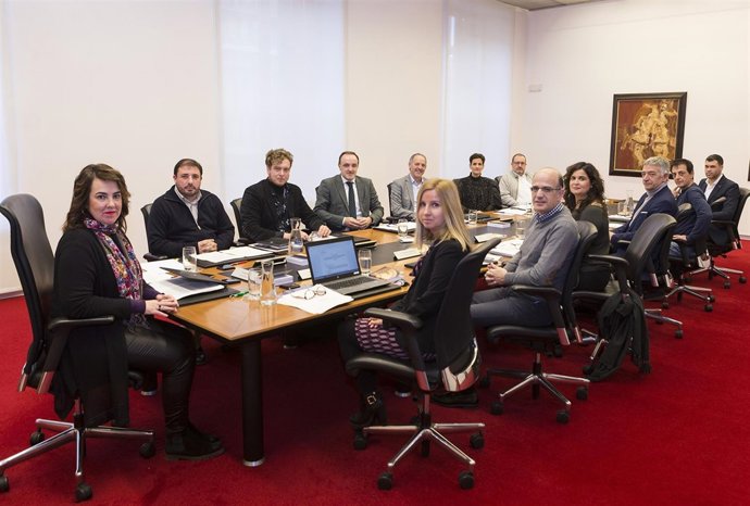 Mesa y Junta de Portavoces del Parlamento de Navarra anterior.