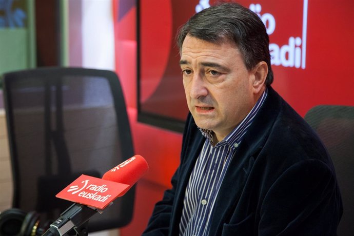 Aitor Esteban durante la entrevista en Radio Euskadi
