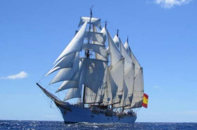 El 'Juan Sebastian Elcano' en una de sus travesías
