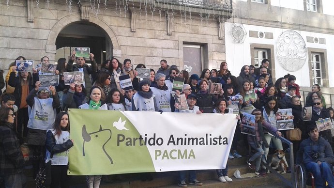 Concentración de PACMA contra la caza del zorro