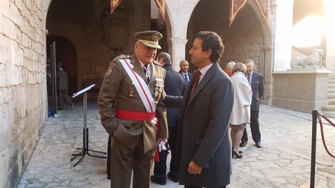 Comandante General de Baleares, Juan Cifuentes, con líder del PP, Biel Company