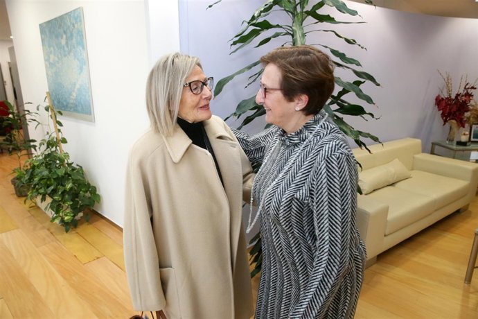 Real recibe a la presidenta de AMUCCAM Cantabria, Toñi Simón