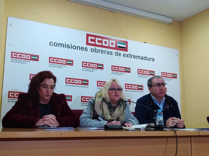 Ana Isabel González, Encarna Chacón y Aberto Franco durante la rueda de prensa