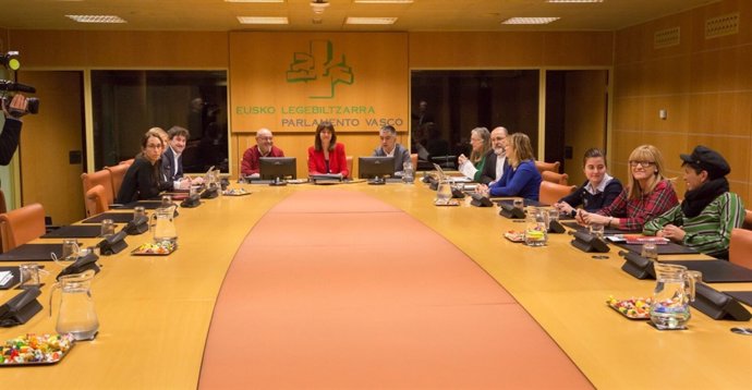 Idoia Mendia en la reunión del grupo parlamentario del PSE-EE