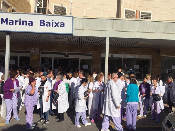 Concentración el Hospital de la Vila contra la agresión sexual a una trabajadora