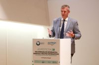 Rueda niega "chiringuitos" en la lucha contra la violencia de género y advierte: "Bajar la protección, bajo ningún caso"