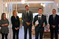 Feijóo defiende estar "hablando con todo el mundo" para "mejorar la atención primaria"