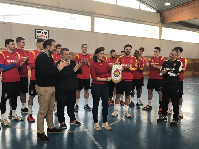 Igual visita el entrenamiento de la selección de balonmano sub-21