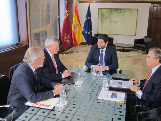 Imagen de la reunión entre López Miras y Díaz