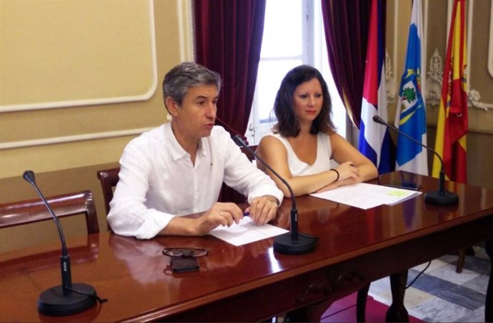 Portavoz de Cs en Cádiz, Juan Manuel Pérez Dorao, y la edil Fernández Trujillo