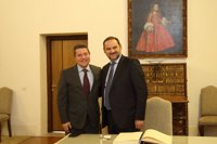 C-LM confía en que el aeropuerto de Casarrubios vea la luz y Ábalos confirma que lo estudia