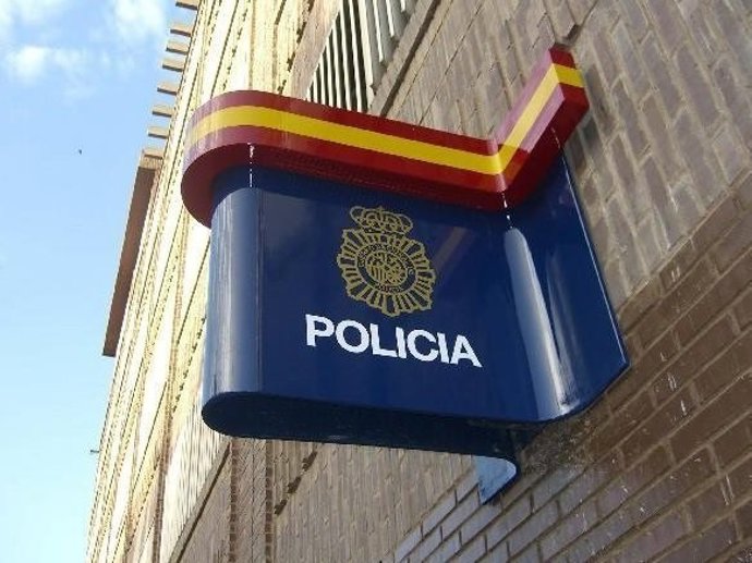 Cartel policía 