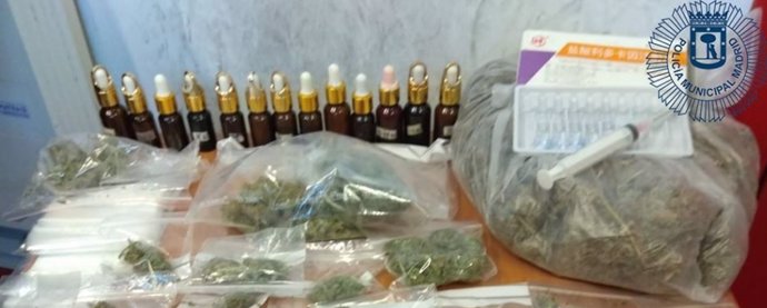 Detenidos en un centro de masajes de Usera con marihuana