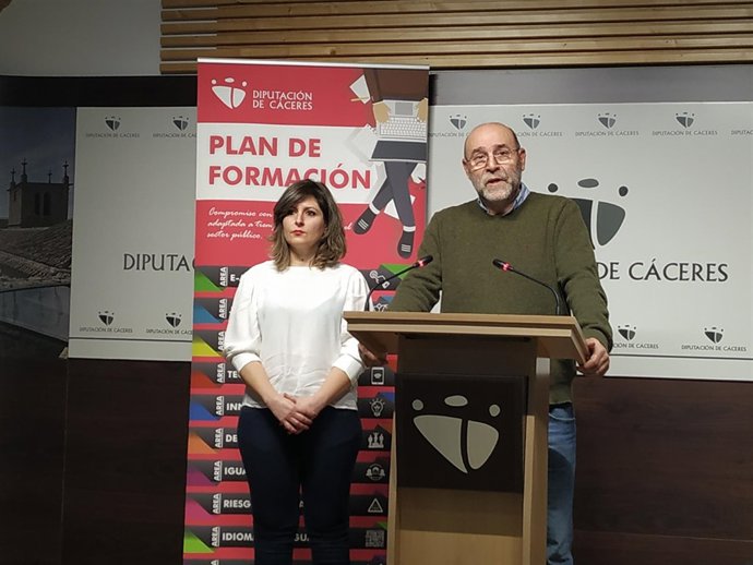 Miguel Salazar presenta el Plan de Formación  de la Diputación de Cáceres 2019