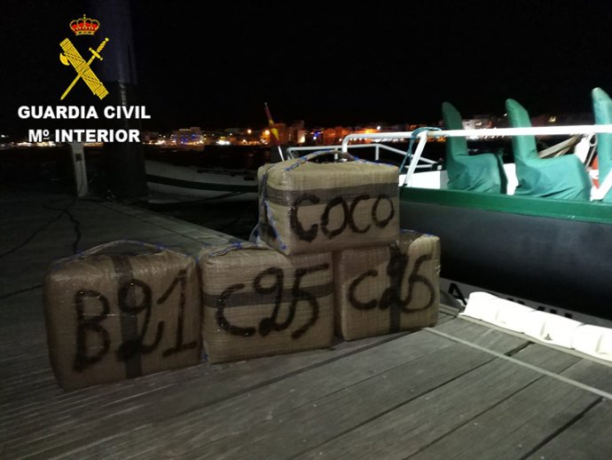 Fardos de hachís incautados