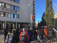 Una vintena de simpatitzants d'Arran protesta a Madrid per la detenció de vuit independentistes