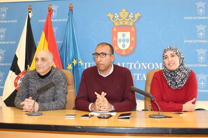 Miembros de Caballas y Coalición por Melilla (CpM), en rueda de prensa