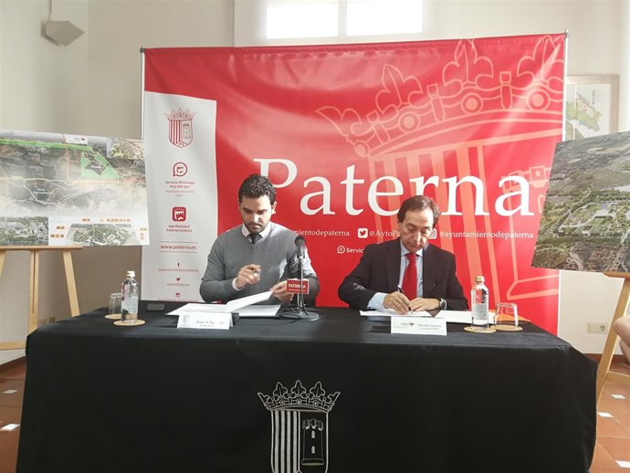 El consejero de Intu y el alcalde de Paterna  en una foto de archivo
