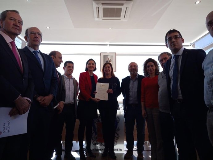 Firma del acuerdo de reindustralización de Lloseta