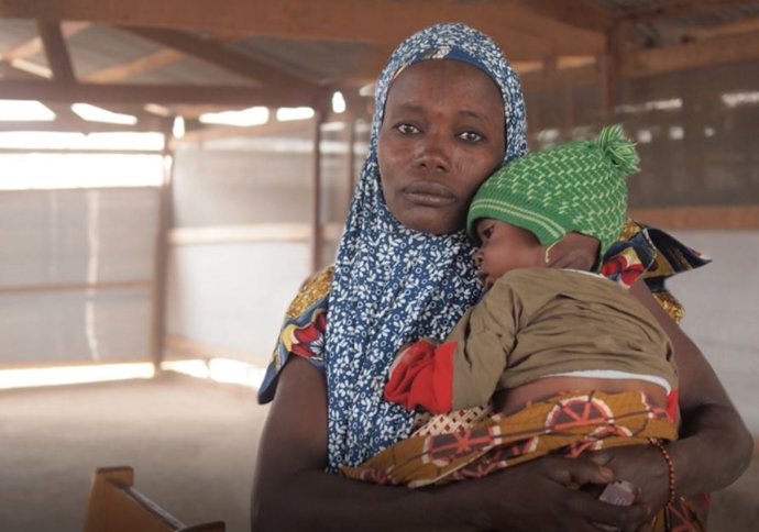 Mujer y niño de Níger de la campaña sobre 30  conflictos olvidados