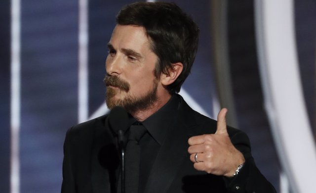 Christian Bale en los Globos de Oro 2019
