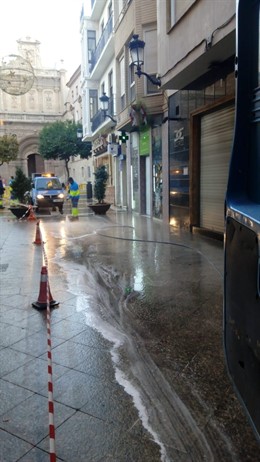 DISPOSITIVO DE LIMPIEZA, MÁQUINAS LIMPIADORAS EN UNA CALLE DE MURCIA