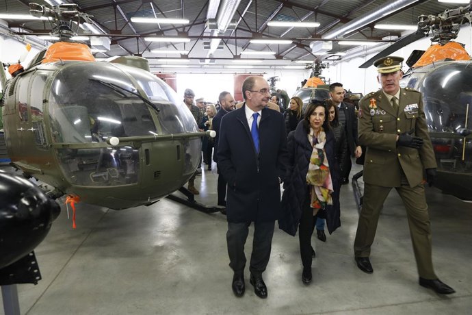 Javier Lambán durante su visita a la Academia de Logística del ET