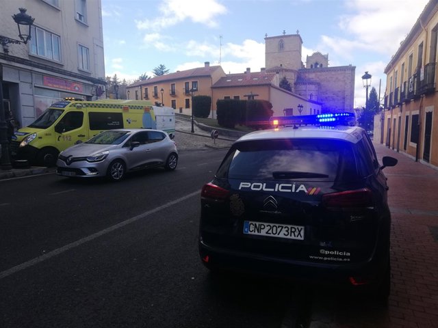 Efectivos de emergencias en el lugar donde ha ocurrido una pelea