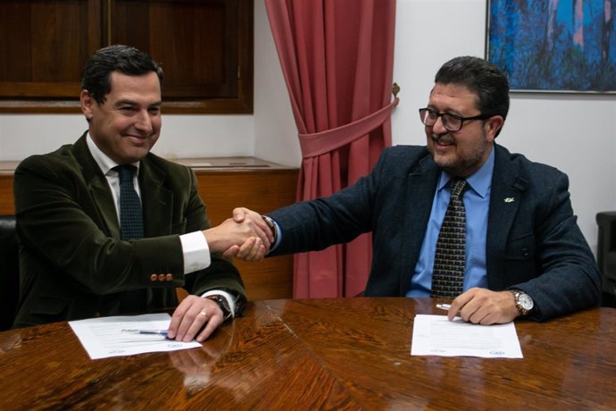 Juanma Moreno y Francisco Serrano sellan su acuerdo para la investidura