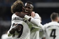 Vinicius y Odriozola alivian al Madrid